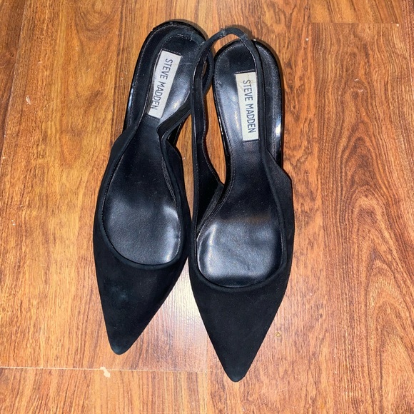 STEVE MADDEN KITTEN HEEL: super chic black suede sling back heel - Picture 2 of 3